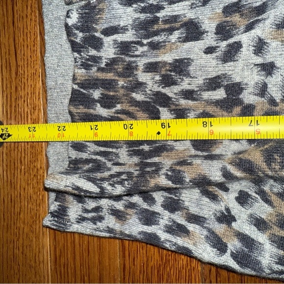 Peck & Peck Silk Cashmere cardigan sweater leopard animal medium gray neutrals - Picture 5 of 6